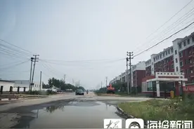 新闻啄木鸟丨河口一道路坑坑洼洼 市民反映开车像蹦迪图片