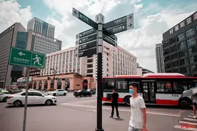 多国语言、标注网红景点……成都锦江上线4A景区“标配”路标图片