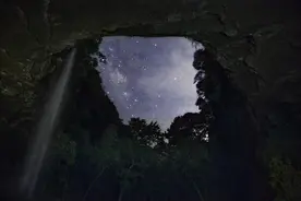 新知｜地球表面大小不一的坑洞因何而来？凝视“深渊”，聆听久远的故事图片