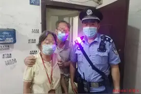 老年痴呆婆婆走失，民警带家属走了4公里找到她图片
