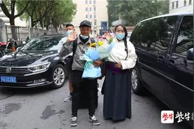 时隔半年，藏族男孩东周才仁来南京啦！这一次，他的耳朵要“竖起来”图片