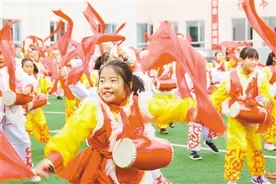 托起农牧区孩子的“多彩梦”图片