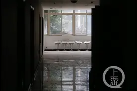 百名记者访老乡③｜18年前她在劳务市场蹲3天找到第一份工作，现在凭一部手机“合约”不断图片