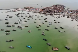 江苏连云港：3个月的伏季休渔即将结束 渔民备捕迎开海图片