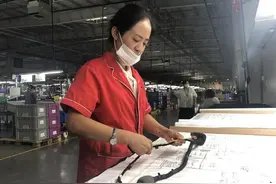 双手书写 新时代农民工展风采图片