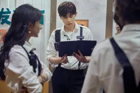 《密逃2》邓伦独自逃跑 张国伟抱走邓伦杨幂图片