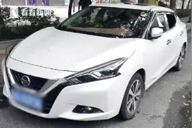 被交警贴了三张“罚单”粗心司机却说做得好图片