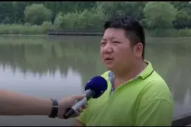 宝山81岁老大爷下河野泳 民警劝诫后竟直呼不过瘾？图片