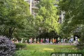 “我们小区出名了！”杭州妈妈晒了个视频，群里炸锅：我要搬去做邻居图片