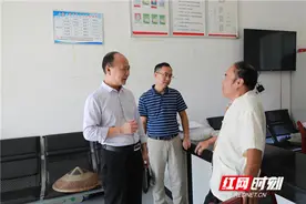 清风头条丨村支书没想到，县纪委书记大热天会来暗访图片