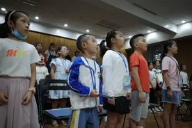 南都童声合唱团第二课：“大肚子”老师露肚皮教气息，引欢笑图片