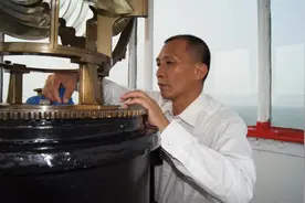 蓝色国土耕耘者 | 守塔人王健——子承父业，点亮心房图片