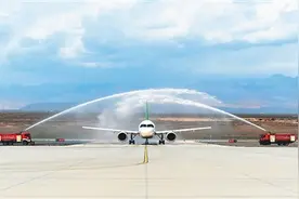 大飞机“三剑客”蓝天竞翱翔图片