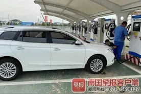 好消息！南宁机场接站停车场有了充电桩，电动汽车1个小时可“喂饱”图片