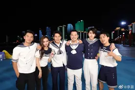《奔跑吧》第八季正式杀青 李晨郑恺蔡徐坤等合照图片
