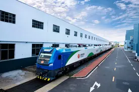 重载铁路“动力之王”诞生，全球最大功率电力机车在中车株机下线图片