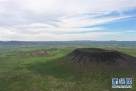 草原上的火山群「组图」图片