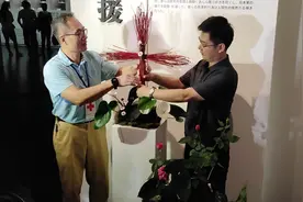 国际友谊日：用花朵感恩他们，用花语希冀和平图片