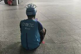你长袋鼠耳朵，我插竹蜻蜓，美团外卖、饿了么从“头”比拼图片
