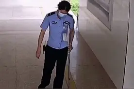 金华市看守所女民警陈朵脚踝骨折，依然拄着拐坚守岗位视频封面