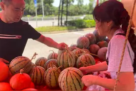 小摊故事④丨“瓜王”肖姐：西瓜摊里看变化图片