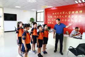 薛城区双语实验小学少先队员寻访薛城发展代言人图片