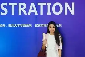 飞机上2岁女孩气管被卡窒息，有个华西医生恰好在航班上……图片