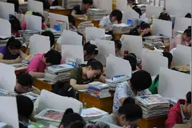 考600分还复读！学霸的世界让人傻傻看不懂｜睡前聊一会儿图片