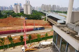 数万居民担忧铁路开通后扰民，城铁公司紧急立项增设数公里隔音屏图片