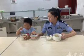 爹妈拒露面 合肥六岁男童被送福利院图片