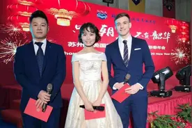 「视频」苏州这位教英语的班主任创作54首藏头诗寄语毕业生图片