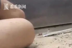 惊悚！小区电梯运行中突然“冲顶”男子撞上天花板腰椎骨折图片