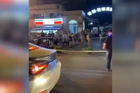 互怼远光灯引争执，一男子被捅伤重住院视频封面
