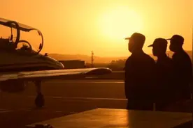 我，是海军航空机务兵图片
