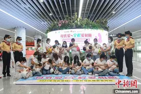 广州母乳喂养快闪公益活动呼吁大众关注母乳喂养图片