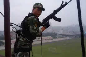 这位“温柔”的“刑侦尖兵”当年曾是狙击兵王图片