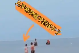 超帅！三男子骑马冲入海中救人，网友：像极了古代大侠图片