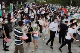 忽然一夜两千岗 名企闪耀夜未央 高新区首场“人才夜市”人气旺图片