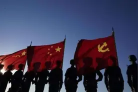 建军节时话“八一”军旗图片