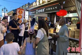 展现国际范儿 呼和浩特告别“骑马上学”误读图片