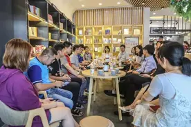 青岛：邀请快递小哥、外卖骑手走进青年会客厅图片