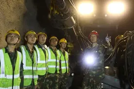 党西：挑战极限建国防工程，撼山筑巢谋打赢图片