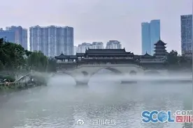 成都安顺廊桥上演玉带环腰美景图片