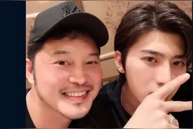 沙溢晒照为蔡徐坤庆生：沙子爹祝我坤儿生日快乐图片