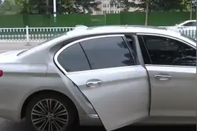 宝马车右后门撞坏走保险维修 潍坊奔之宝却用拆车件更换车门图片