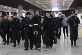 涉毒赚快钱，围猎大学生图片