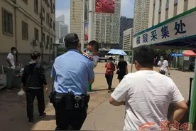 西安一男童误吞食洗衣液，情况危急，曲江交警7分钟火速开道送医图片