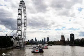 英国“伦敦眼”摩天轮对外开放 游客络绎不绝图片