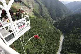 挑战身体极限！日本最高桥梁蹦极地“岐阜蹦极”开业图片