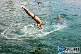 在烟台海边，有这样一群人爱上了“跳海”图片